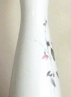sutble-color-on-the-vase